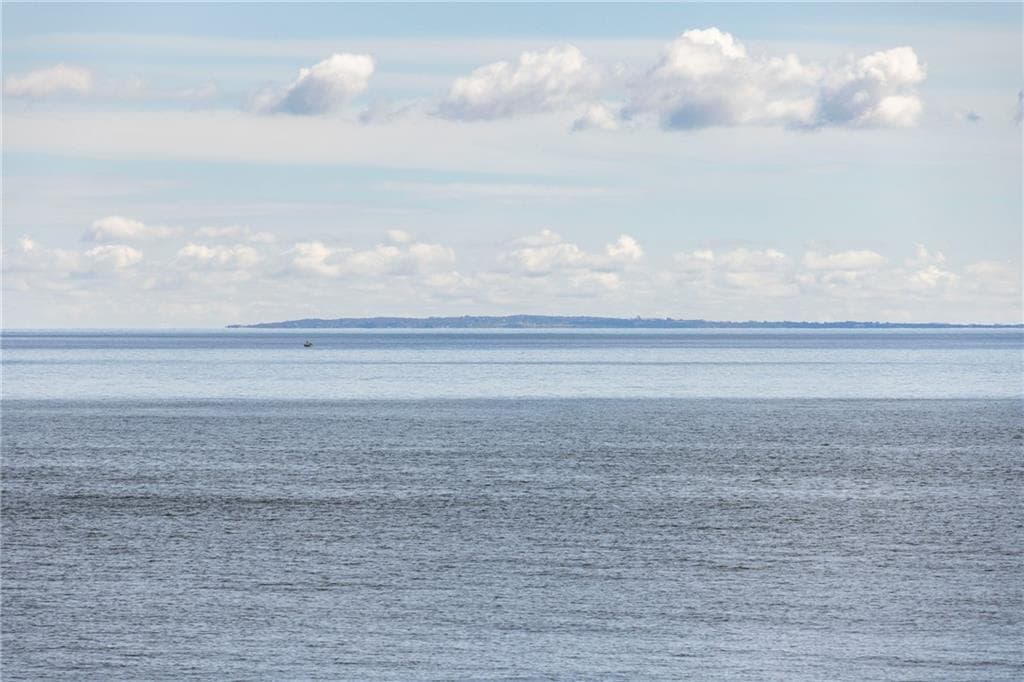 433 Atlantic photo 2