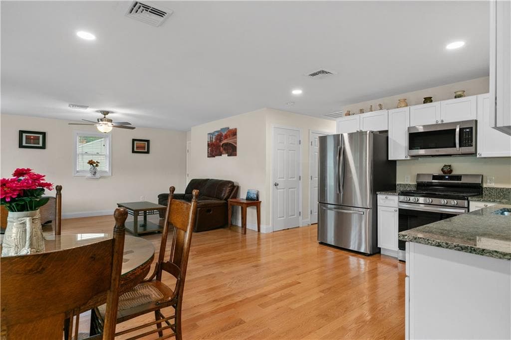 385 Market photo 5