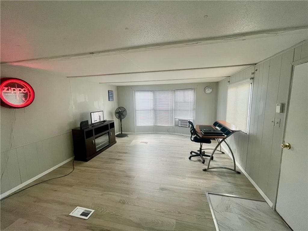 837 Forest Park photo 3