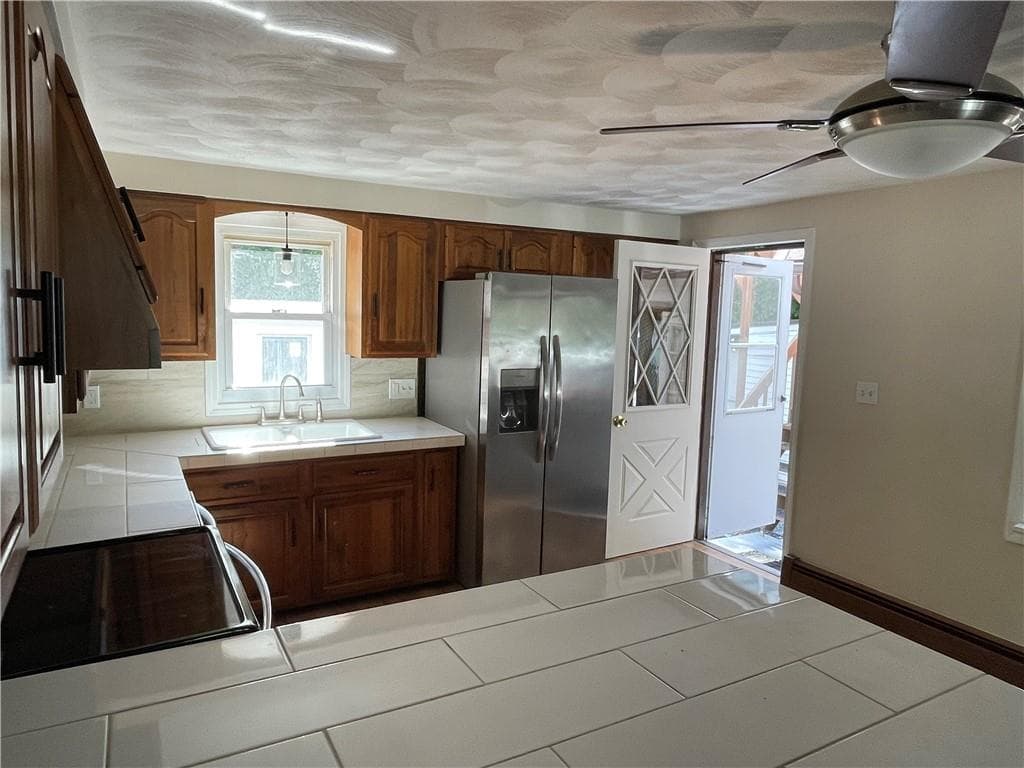 1041 Atwood photo 5