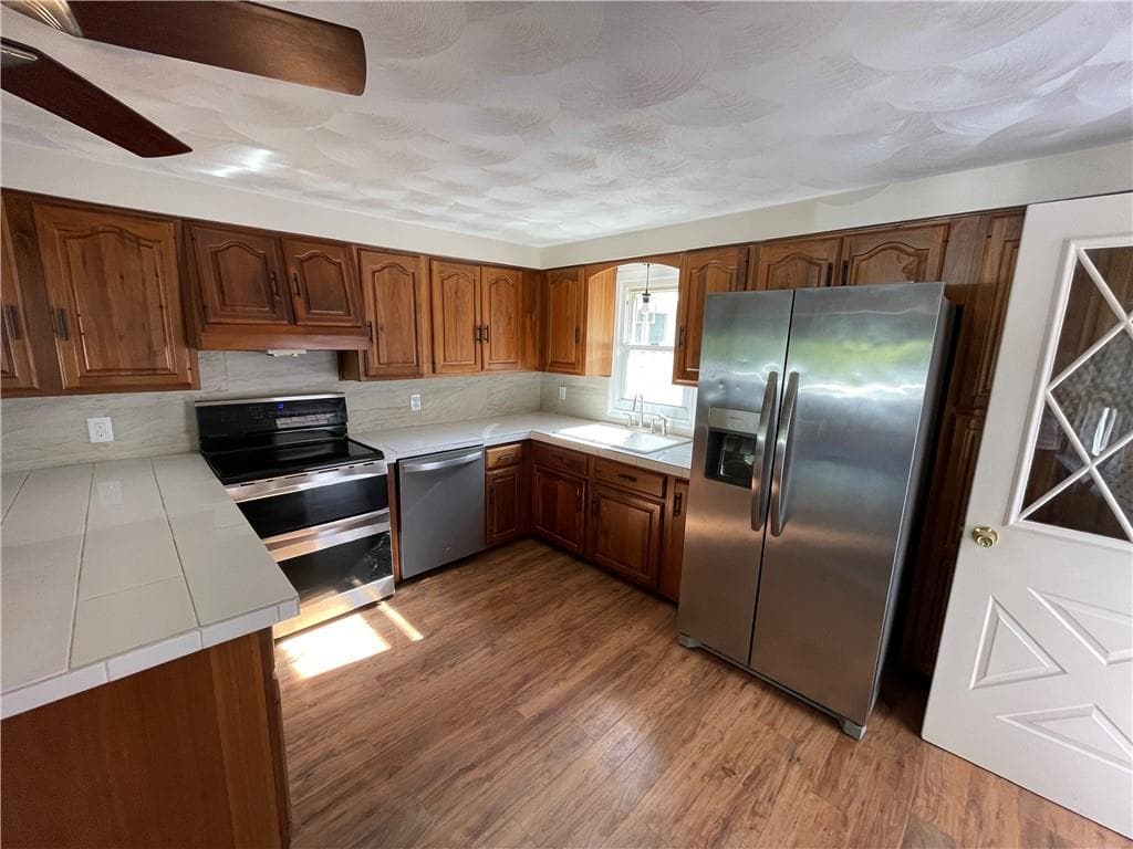 1041 Atwood photo 4