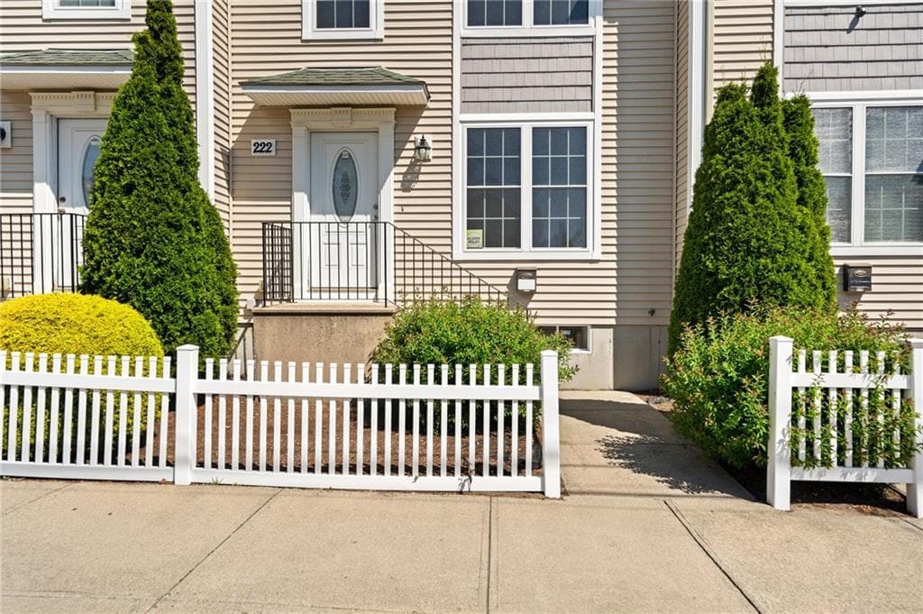 222 Meadow photo 2