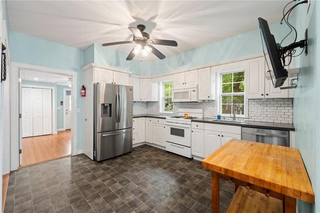 528 Warwick photo 2