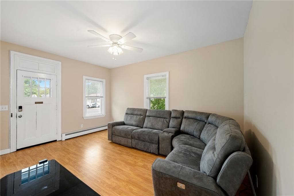 528 Warwick photo 3