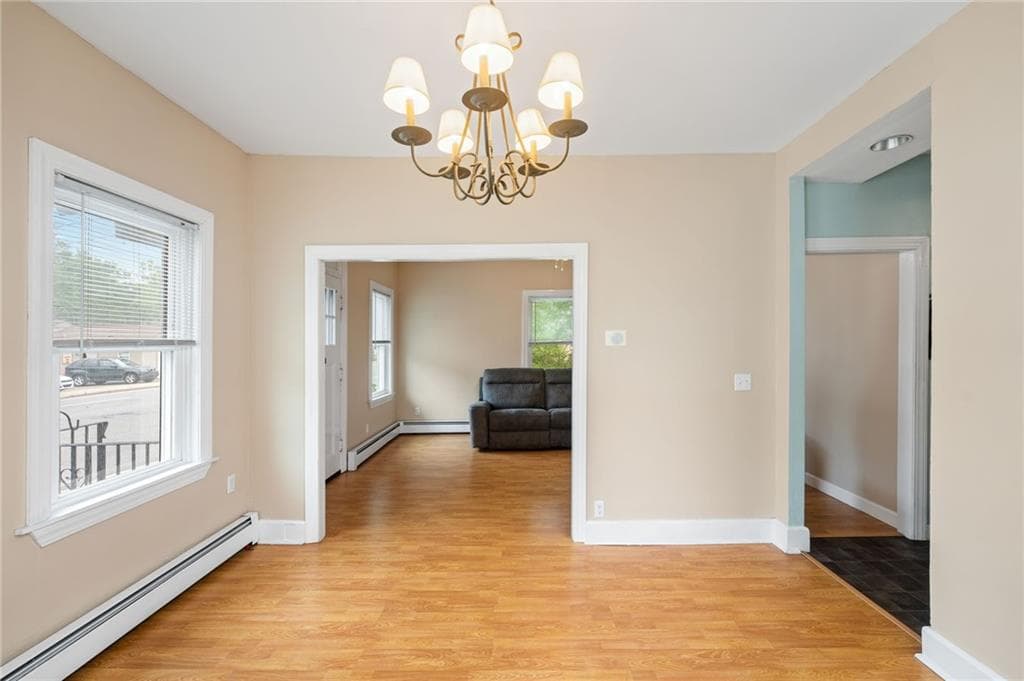 528 Warwick photo 4