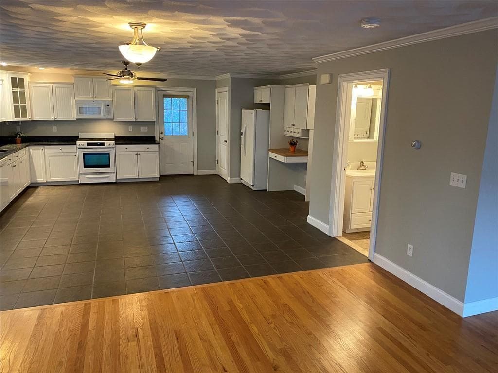 65 Hatfield photo 3