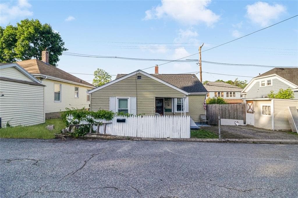 114 Putnam photo 3