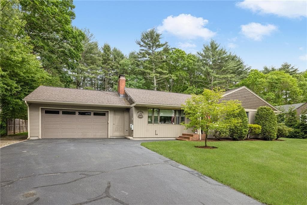 236 Phillips Hill photo 3
