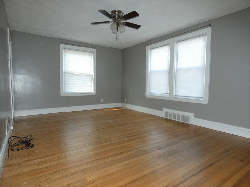 2055 Mineral Spring photo 5