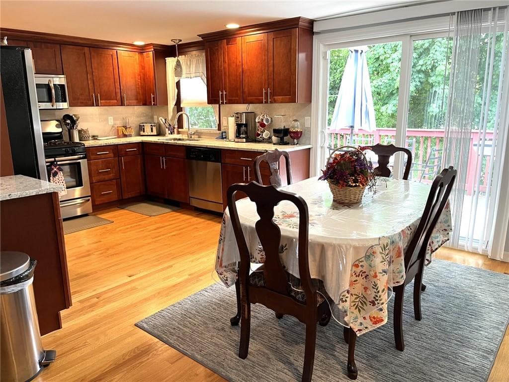 61 Brookside photo 4