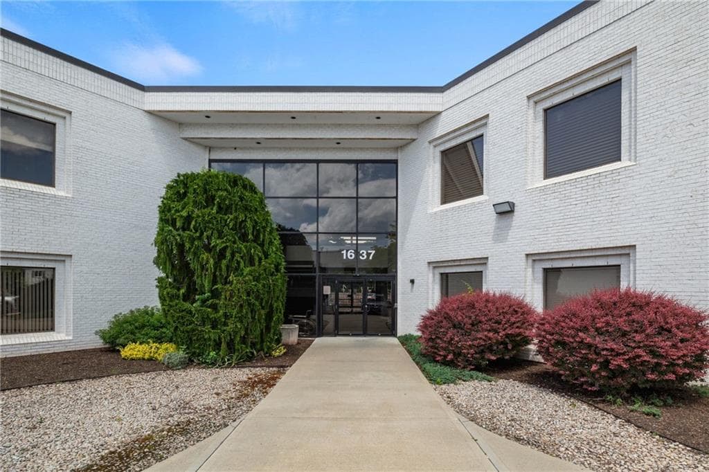 1637 Mineral Spring photo 4