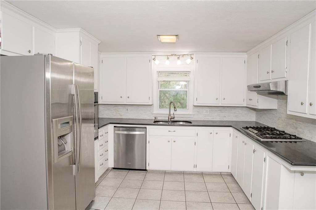 785 Centerville photo 3