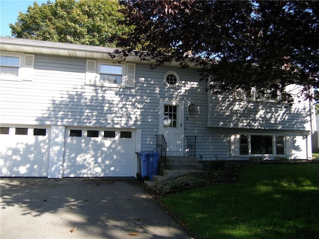 4 Smithfield Drive photo 2