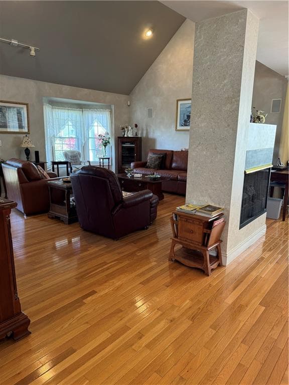 93 Boylston photo 4