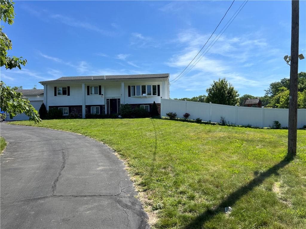 1275 Seven Mill photo 2