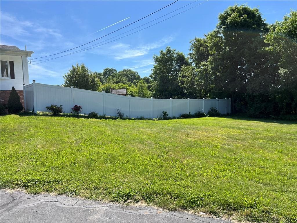 1275 Seven Mill photo 3