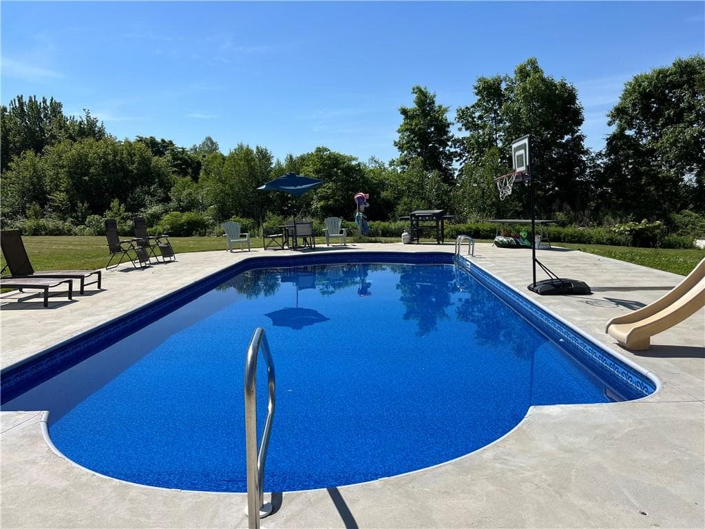 1275 Seven Mill photo 5