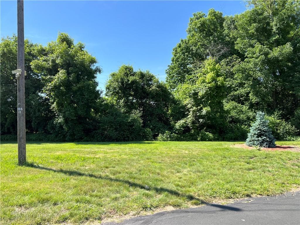 1275 Seven Mill photo 4