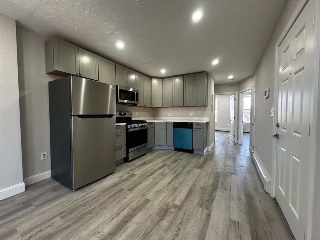 90 Hammond Street #4