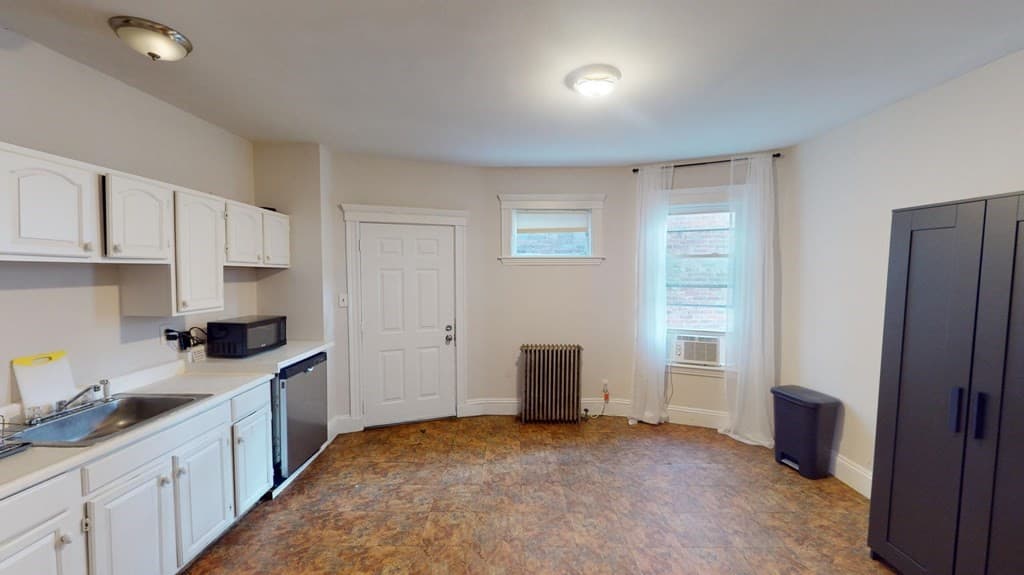 692 Columbia Road #1R photo 2
