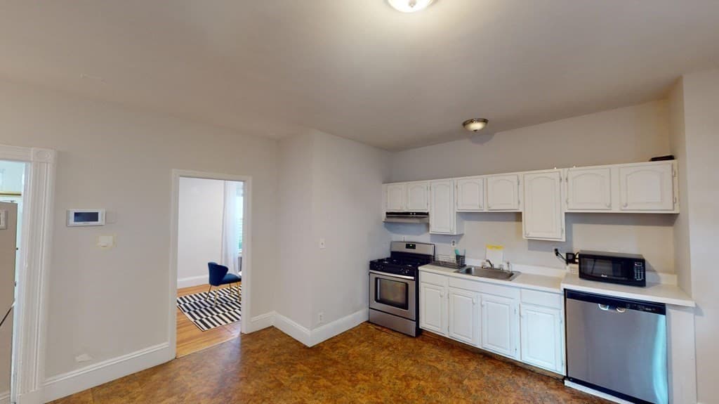692 Columbia Road #1R photo 3