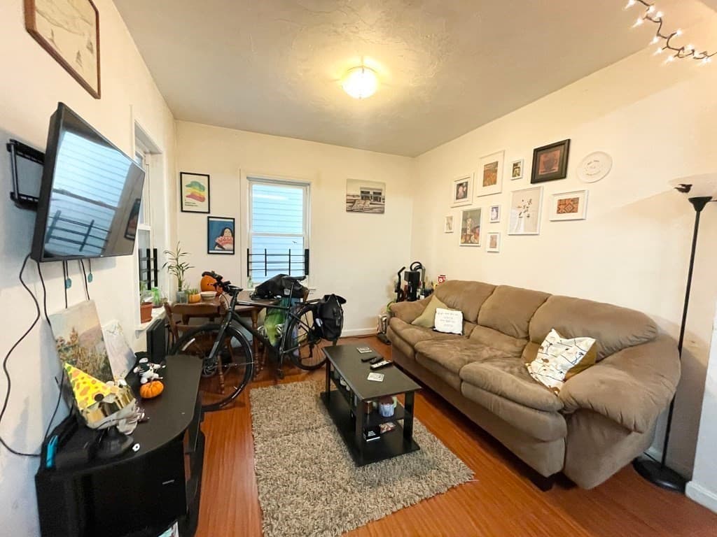 93A Hillside Street #1 photo 2