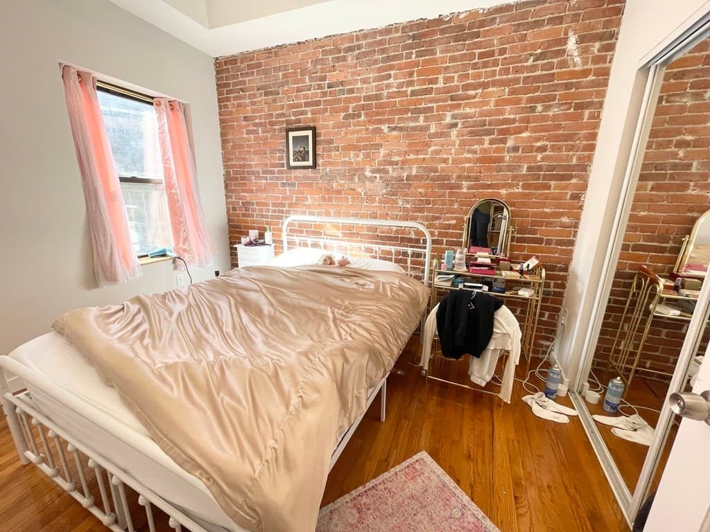 71 Gainsborough #301 photo 5