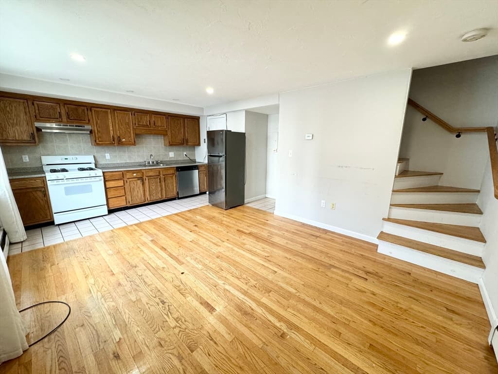185 Sydney Street #2 photo 2