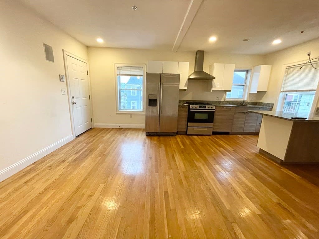 128 Hillside Street #2