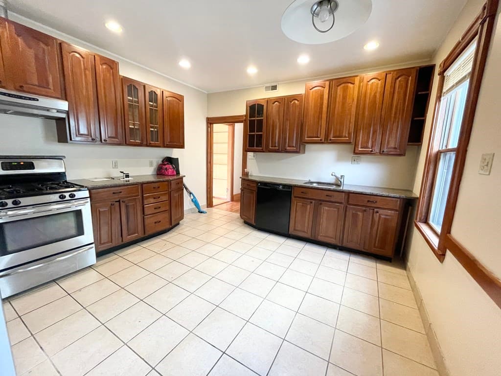 18 Romsey Street #2 photo 2
