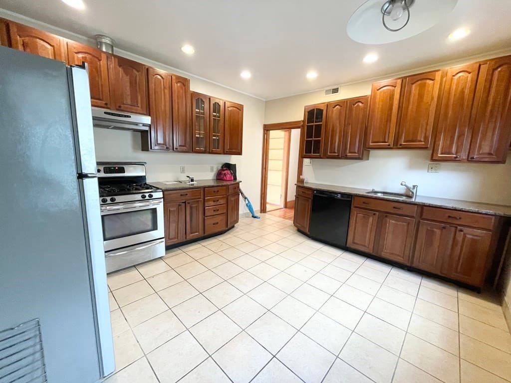 18 Romsey Street #2 photo 3
