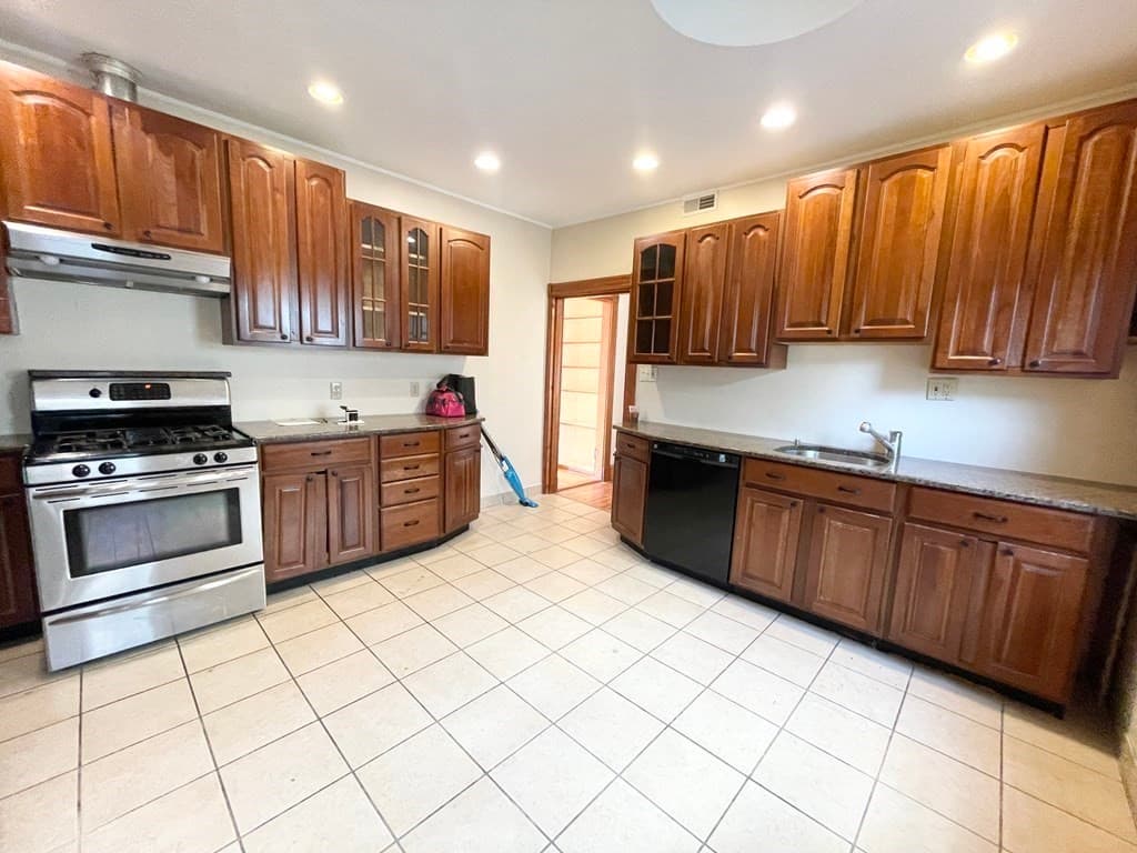18 Romsey Street #2