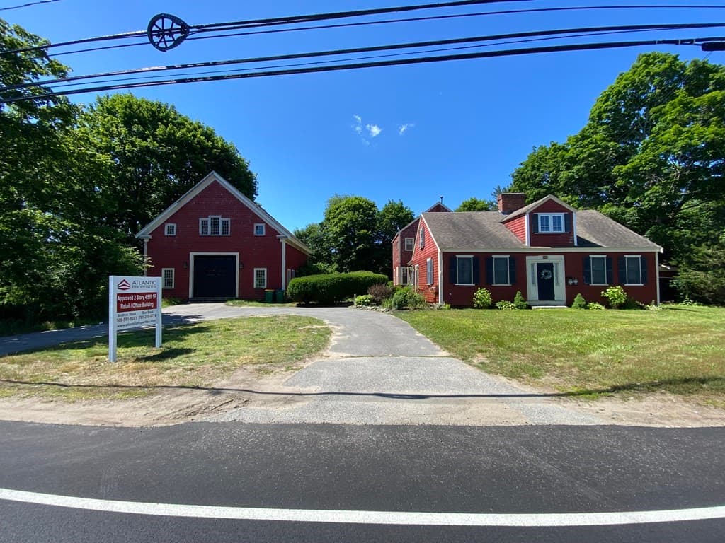 592-592A Plymouth Street photo 2