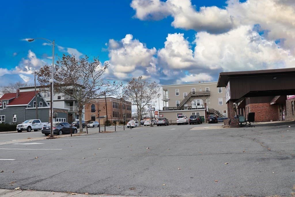 264 South Broadway photo 3