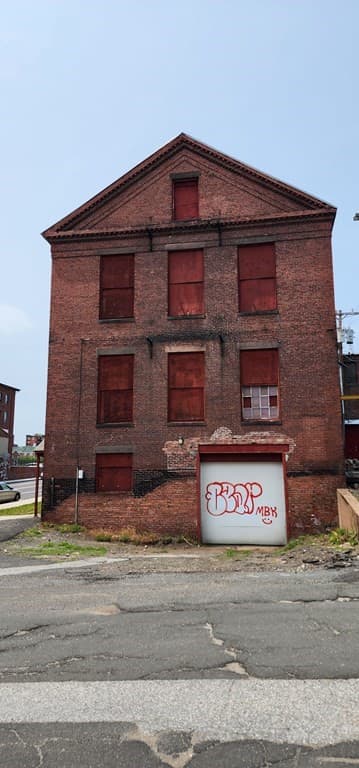 109 Lyman St photo 5