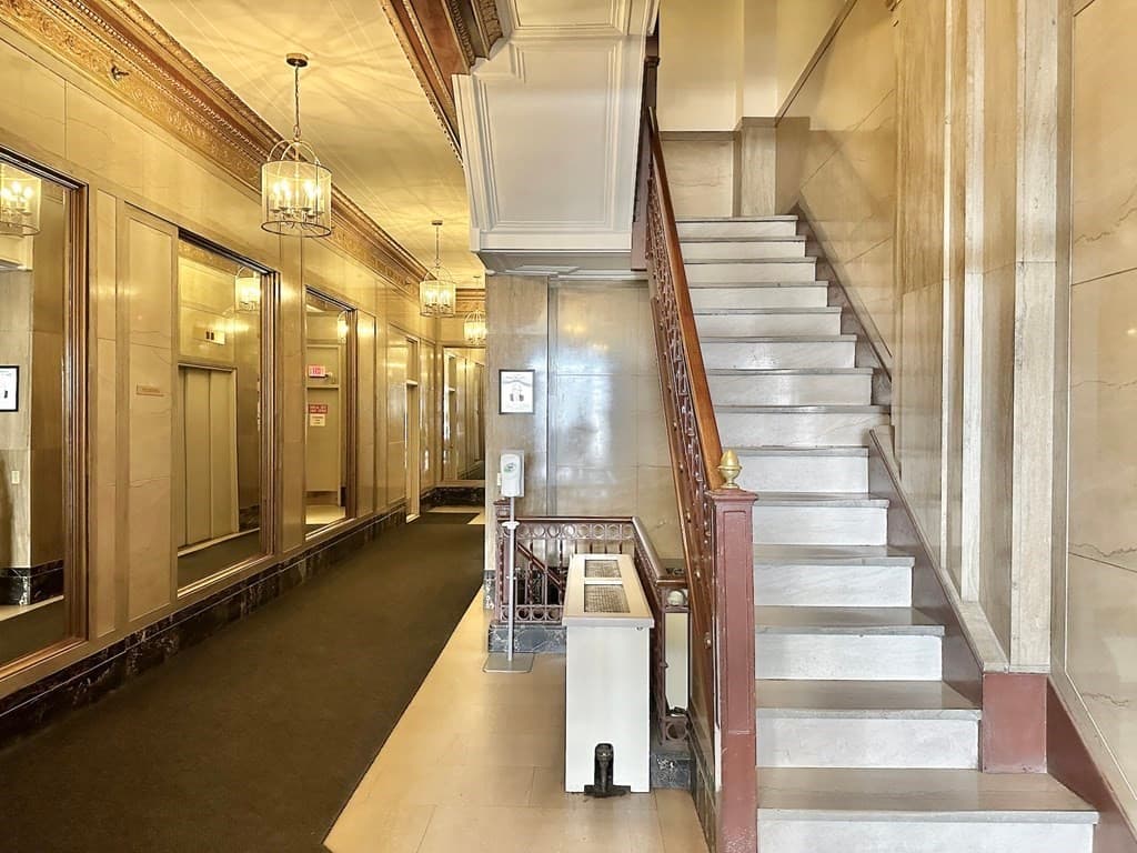678 Massachusetts Ave photo 2