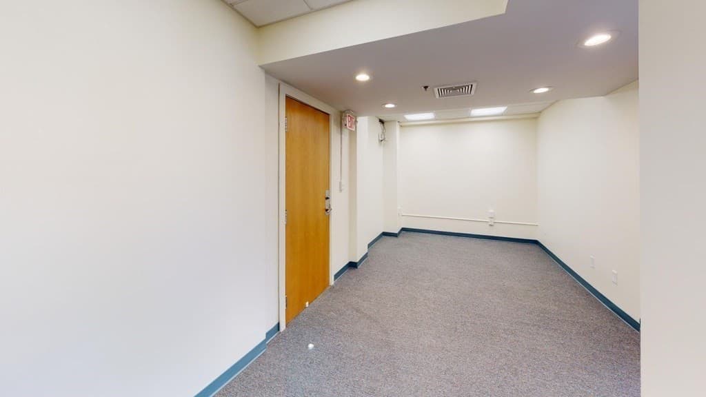 678 Massachusetts Ave photo 4