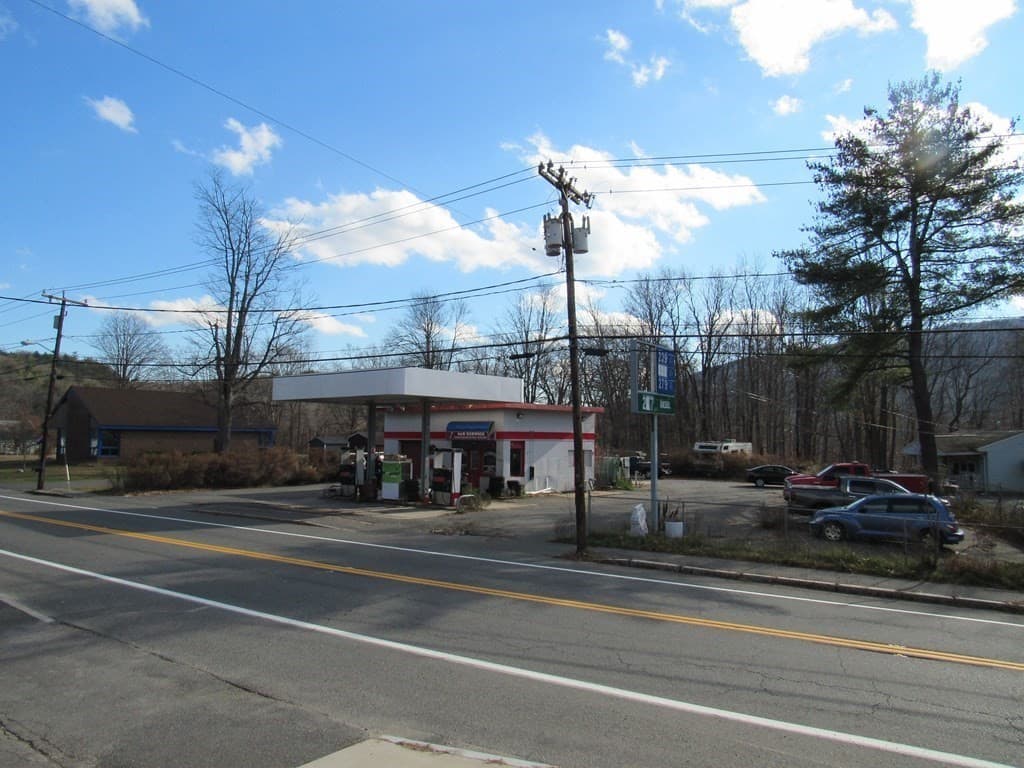5 E Main St photo 2