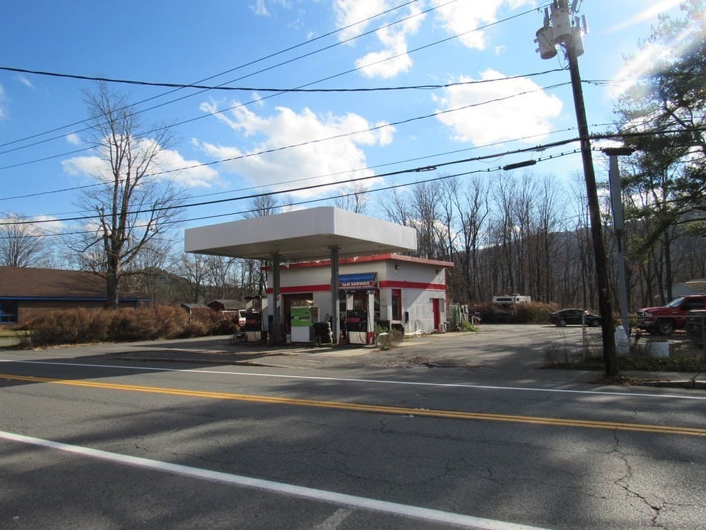 5 E Main St
