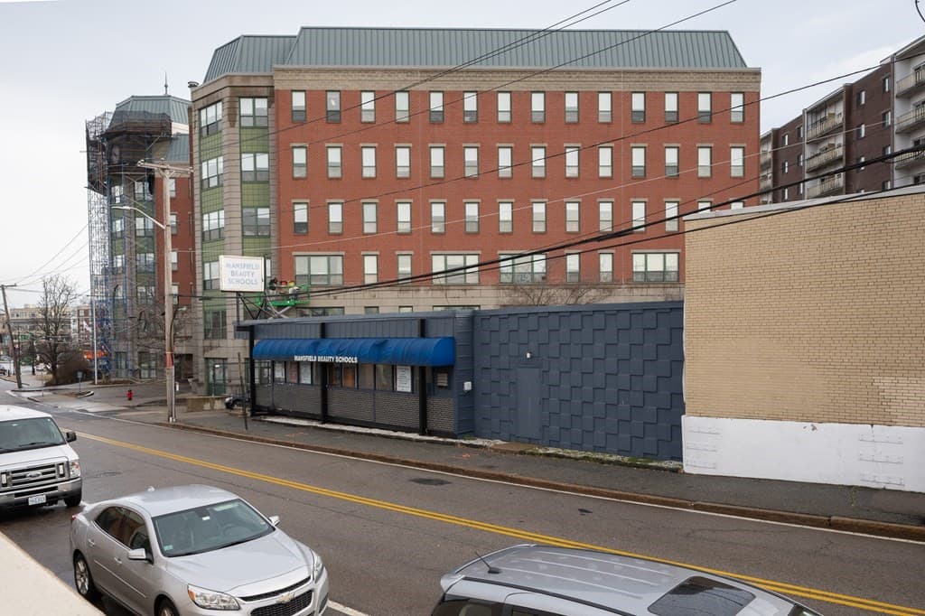 198 Parkingway photo 4