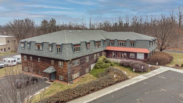 32 Industrial Dr E
