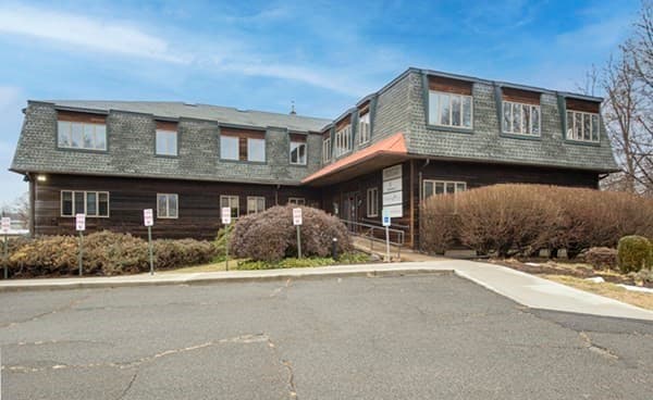 32 Industrial Dr E
