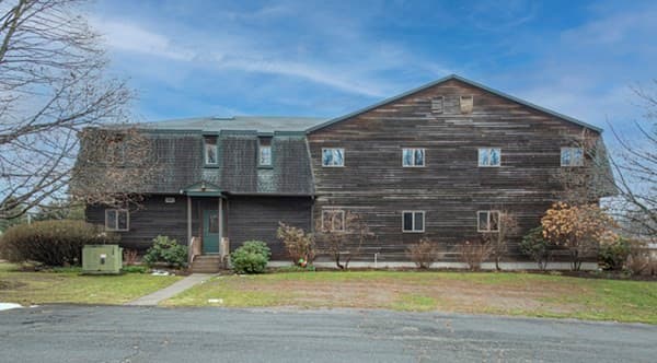 32 Industrial Dr E photo 4