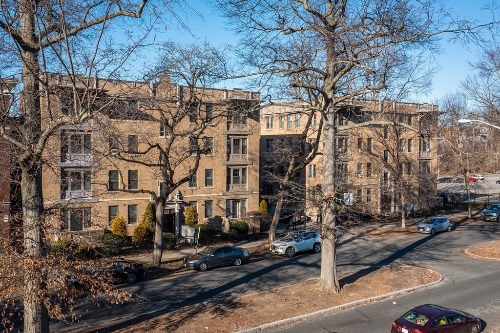 216 Pearl St photo 3