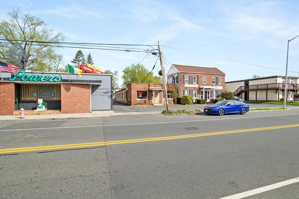 68 Westfield St photo 3
