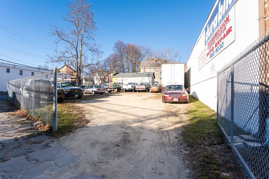 46 Lowell St photo 3