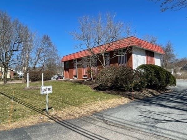 671 N Main St photo 2