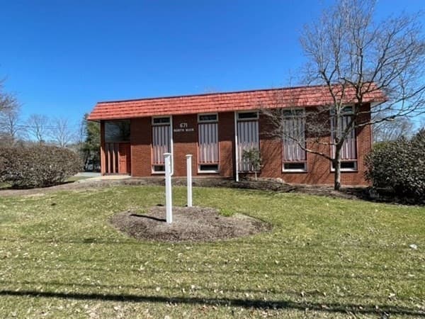 671 N Main St