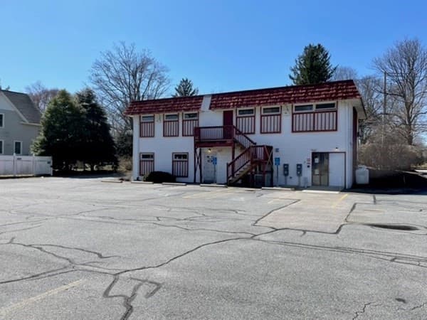 671 N Main St photo 4