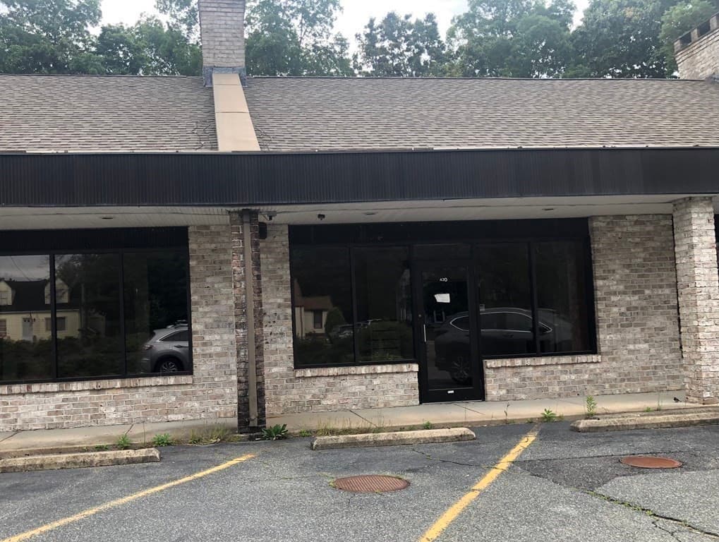 420 Turnpike St photo 2